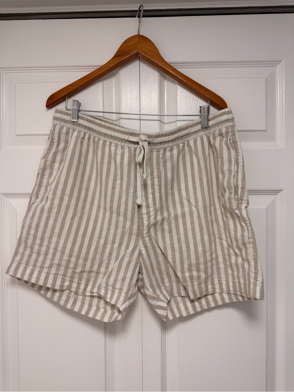 Men's H&M Light Beige Striped Regular Fit Linen-blend Shorts, SIZE L